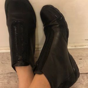 Black water resistant casual boots